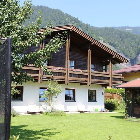Quaint Mansion Near Ski Bus In Goldegg im Pongau Exterior foto