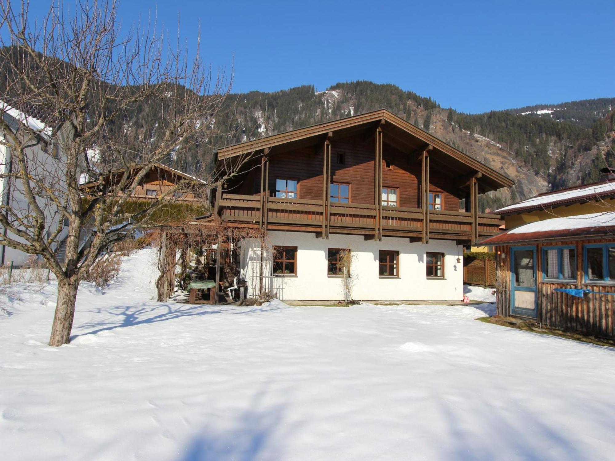 Quaint Mansion Near Ski Bus In Goldegg im Pongau Exterior foto
