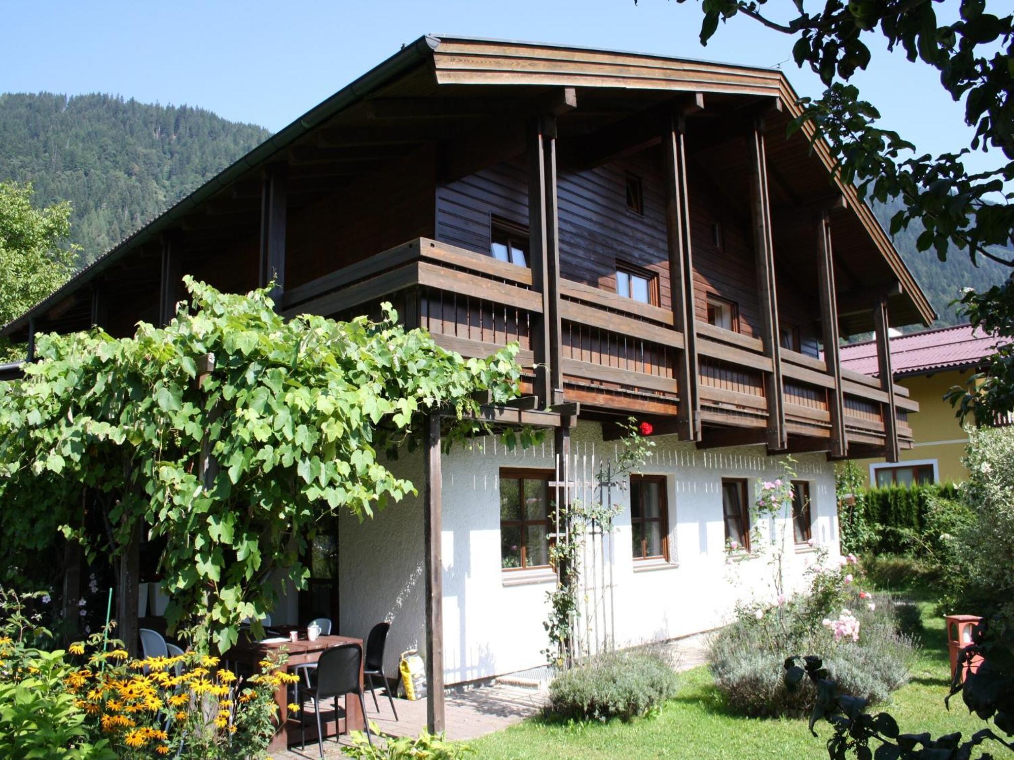 Quaint Mansion Near Ski Bus In Goldegg im Pongau Exterior foto