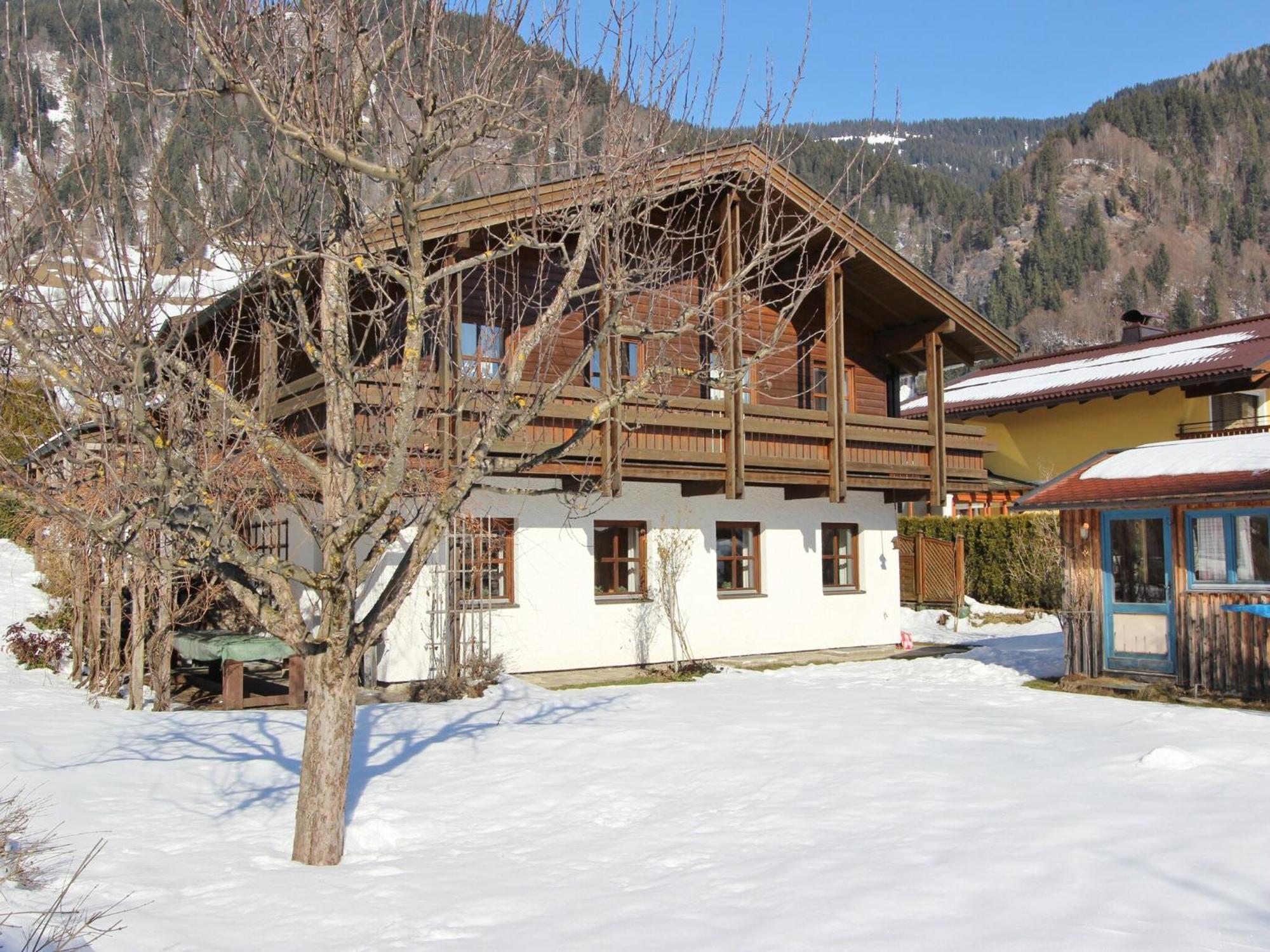 Quaint Mansion Near Ski Bus In Goldegg im Pongau Exterior foto